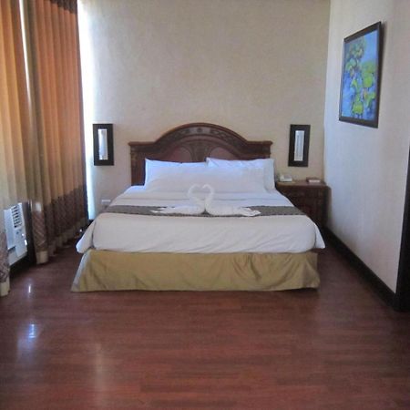 Iloilo Grand Hotel Экстерьер фото