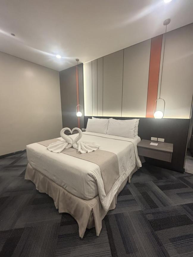 Iloilo Grand Hotel Экстерьер фото