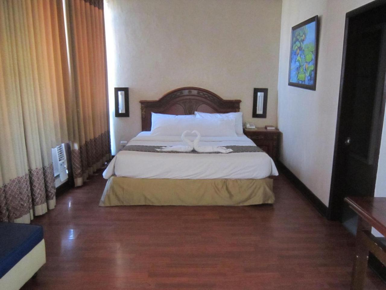 Iloilo Grand Hotel Экстерьер фото